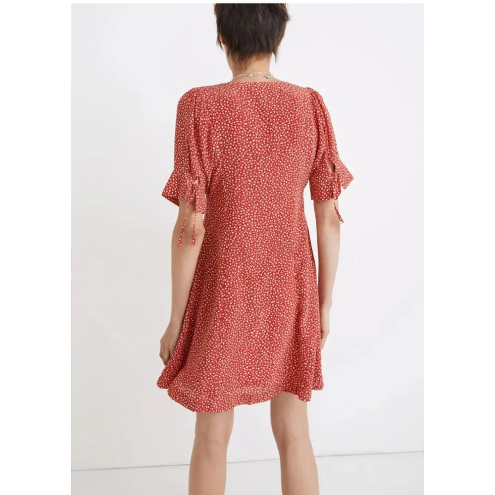 Women's Madewell Red & White Floral Silk Button-Front Mini Dress Size 4 (S) - Picture 2 of 13